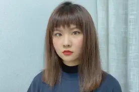 小姐姐圆脸额头窄非要尝试欧美风厚刘海、是惊喜还是惊吓视频封面