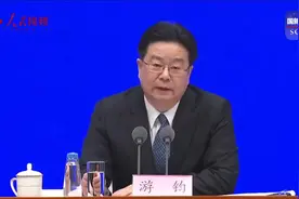 我国社保史上第一次缓缴减免社保缴费视频封面
