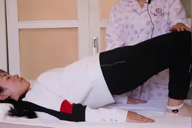 产后修复第6节，抬臀屈膝运动，有助于改善漏尿