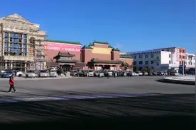 实拍包头老城区东河区，地处黄河以北阴山以南，城市街道整齐干净视频封面