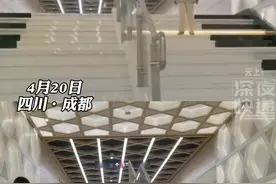 成都又一打卡地亮相 地铁站里的钢琴阶梯 成为新晋网红打卡地图片