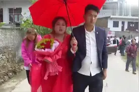 贵州开阳农村姑娘今天好高兴，终于嫁给自己苦追了三年的心上人视频封面