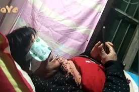取了五千元过节费，老妈会要吗？我妈又是怎样敷着眼罩刷手机的？视频封面