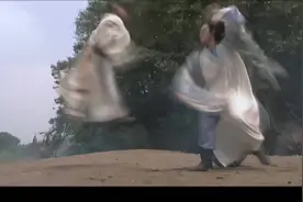 天龙八部乔峰三兄弟上演真人3v3国服第一与职业赛手的差距！视频封面