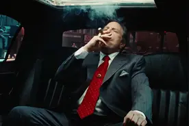 不要以为躲起来就没事了，哈哈，我的子弹会拐弯。视频封面
