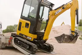 如何启动JCB 1-2吨小型挖掘机？