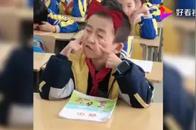 你永远不知道熊孩子做眼保健操时在想啥，这操作姿势让人笑出腹肌