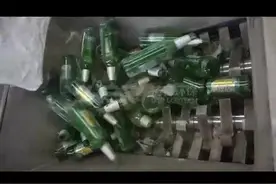 玻璃瓶瞬间变成碎渣！洁普双轴剪切式破碎机威力不小