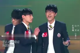 X玖少年团演绎《童年》，肖战彭楚粤白澍舞台上少年感满满，好听视频封面