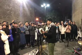 宋冬野的民谣为什么能这么受欢迎，听完这首《安和桥》你大概就懂