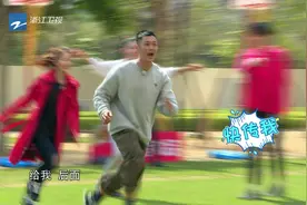余文乐暴扣篮筐视频封面