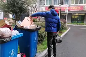 小全可能是憋疯啦。花了一个小时打扮自己，下楼就为了干这个事情视频封面