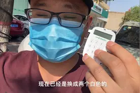 农村小哥和媳妇去银行办业务，真应那句话，排队一小时办事十分钟视频封面