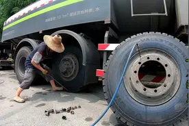 接上集，轮胎加满气了，安装上车