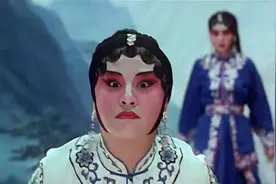 尸家重地：女戏子突然不动了，竟是想上大便！把配乐师都搞懵了！视频封面