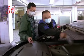 当心！车内摆放装饰物 容易引发安全事故视频封面