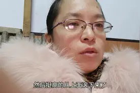 两岁宝宝一米高床上坠床，宝宝大哭，妈妈自责！都是妈妈不好！视频封面