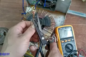 电动车电瓶充电机不工作的检修！一起来看看是什么故障引起的视频封面