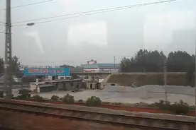 改造前的南阳站，火车出南阳站【老站台】上宁西线，往西安方向。视频封面