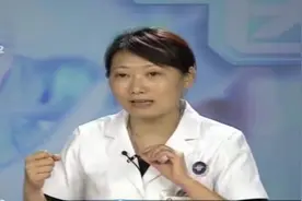 家长们看过来！宝宝什么时候可以使用牙膏刷牙？比我想象中还早！视频封面