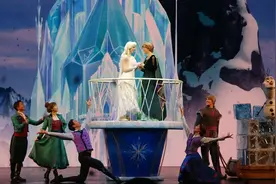 上海迪士尼 冰雪奇缘 公主的表演视频封面