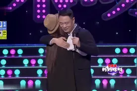 妈妈咪呀：情侣相差20岁，姑娘现场向男友“告白”，幸福的一对啊视频封面