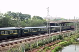 郑州开往深圳东Z147次列车，全程运行1902公里用时18小时55分