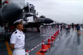 辽宁舰开放日实拍：辽宁号航母甲板、机库、舰载机、武器视频封面