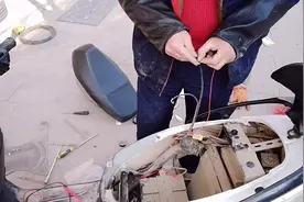 电动车刚充满的电，打开电门锁，仪表却显示没电！这是什么情况？视频封面