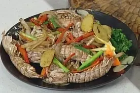 大厨教你做椒盐富贵虾，肉质细腻还鲜嫩，厨房小白也能学会视频封面