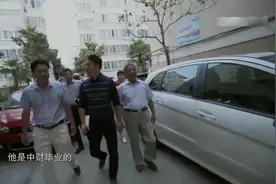 老同学想让儿子去京东工作，刘强东霸气：秘书,安排下！！视频封面