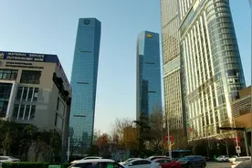 西安高新区的锦业路，密集着西安最多的超高层建筑群视频封面