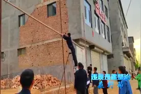 魏县依法对天安大道东段路南一处违建进行拆除视频封面