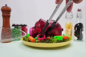 迷你小猪玩具制作的烤乳猪模型视频封面