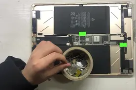 12.9寸iPad Pro重启白苹果故障，捡漏维修收费500值不值视频封面