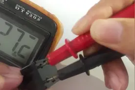 冰箱维修，通过使用万用表测量电阻判断PTC启动器的好坏