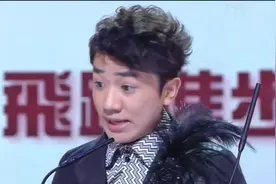 TVB2008年颁奖典礼，王祖蓝获得飞跃进步男艺员，发言搞笑十足视频封面