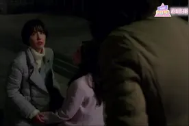 韩剧：金泰熙坐在街上和闺蜜相拥哭，没想到与路过的母亲再次相见视频封面