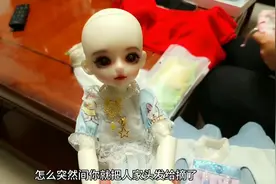 BJD娃娃做工精细的吓人，化妆和衣服都有专人，一件衣服比真人贵