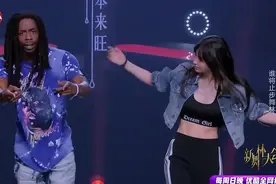 综艺：baby低胸装大秀腹肌，秦岚疯狂打call，一段舞蹈燃爆全场视频封面