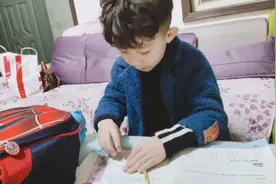 孩子写寒假作业不认真，字迹潦草还总出错，愁坏宝妈了视频封面