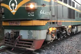 湖南一条几乎废弃的铁路线，如今又繁忙起来了，到底是怎么回事？视频封面