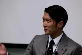 初中毕业的谢霆锋 用流利的级英文在香港大学发表演讲，震惊全场视频封面