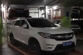 解决医院高峰期停车的大难题视频封面
