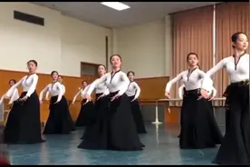 北舞2016级女班蒙古舞抖肩组合，52秒处太有气势了！视频封面
