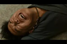黄渤经典搞笑喜剧电影，黄渤骑着老式自行车摔惨视频封面