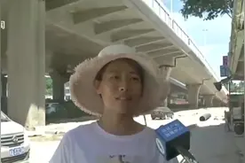 高架桥上噪音太大，居民盼隔音板做成弧形，业主单位这样回复！视频封面