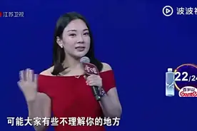 年轻美女总裁，被质疑财富来路不正，说出实情后令全场失声！视频封面