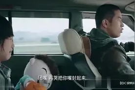 熊孩子在车上尿尿，力度没把握好，尿老爸一脸视频封面
