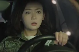 女司机开车撞坦克，态度蛮横，看看兵哥哥这么做的视频封面